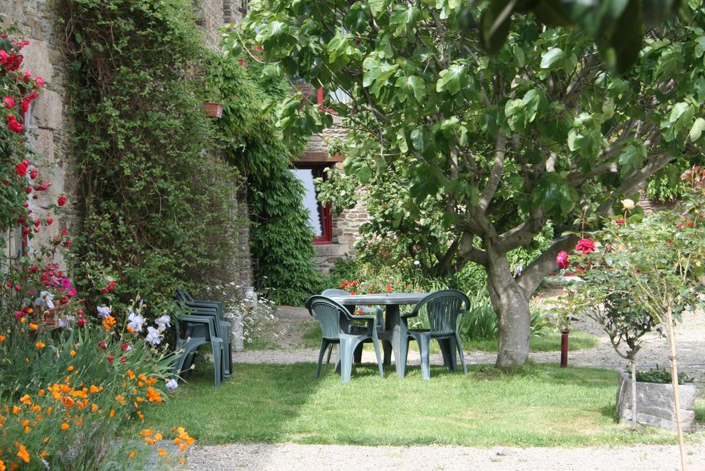 Le Petit Manoir - Jean Gedouin * Servon (Manche)